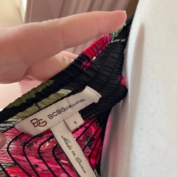 BCBGeneration Women’s Sleeveless Floral Dress - Picture 5 of 6